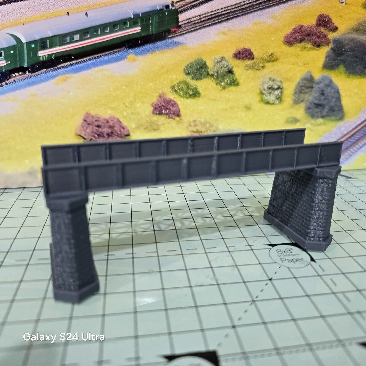 Z Gauge Single Track Iron Girder Bridge Model Railway Train Layout 1:220 Scale