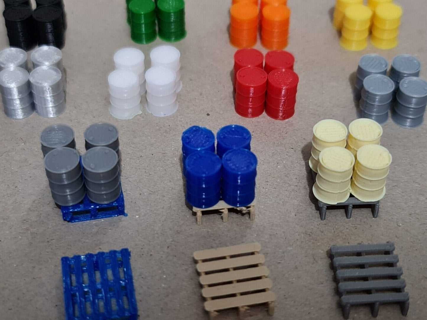 Oil Drum Barrels New 40 Pack + 10 Pallets OO Gauge 1:76 Model Railway