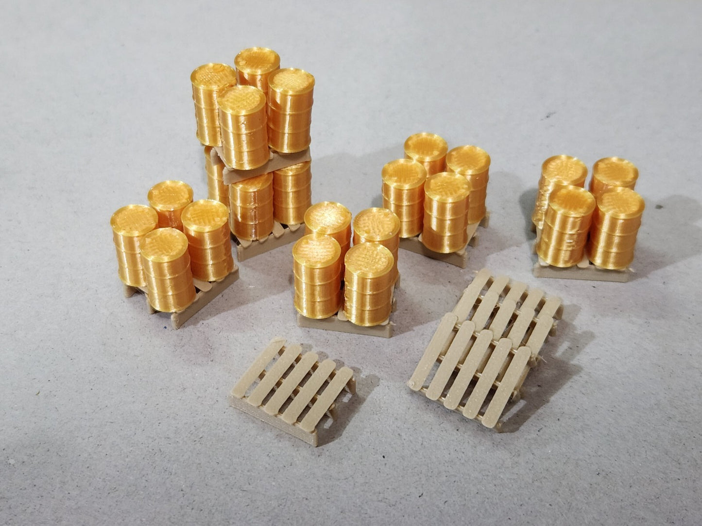 Oil Drum Barrels New 40 Pack + 10 Pallets OO Gauge 1:76 Model Railway