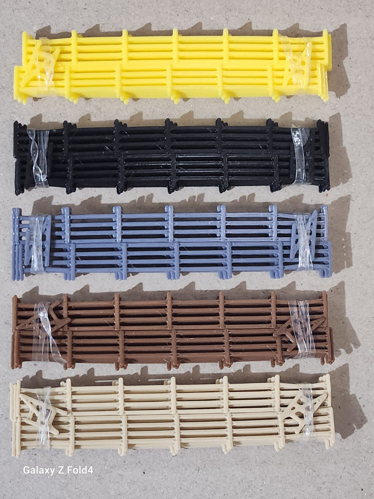 Fencing Railings N Gauge 50 Pack of Mixed Colour 1:148 Scale Model Train Railway