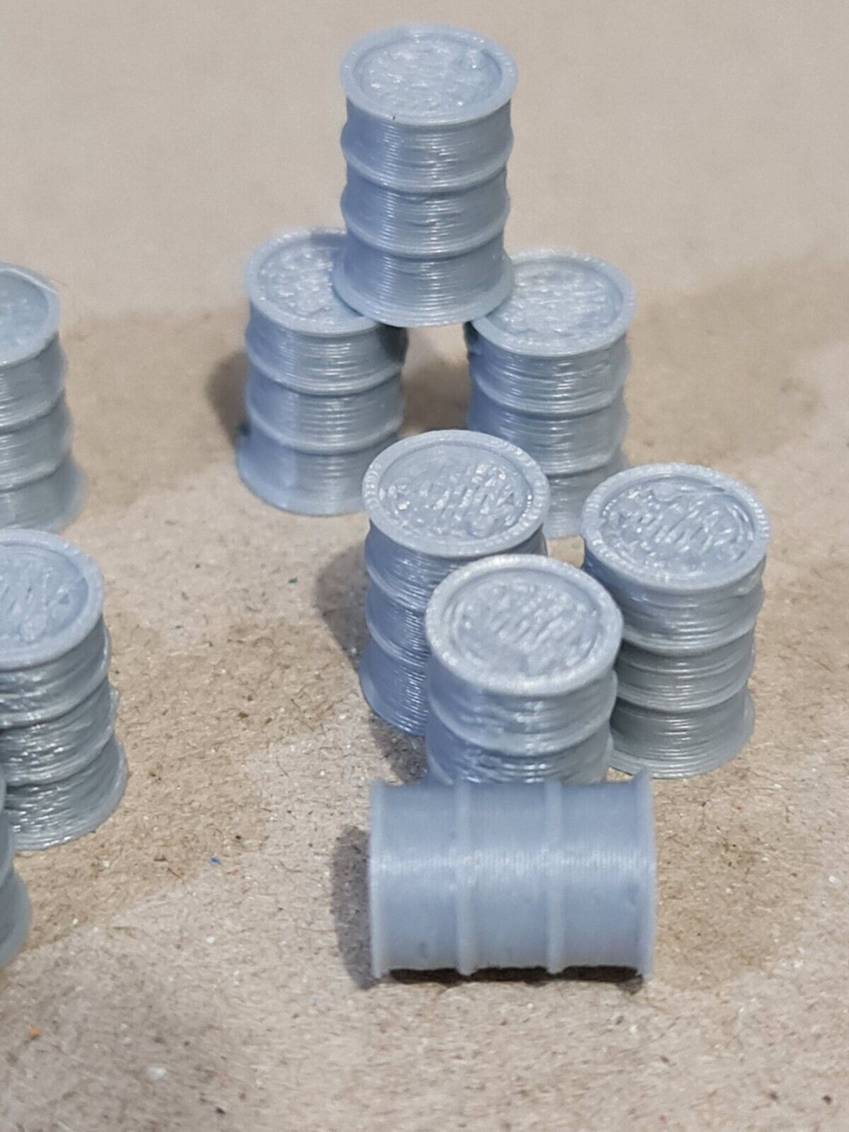 Oil Drum Barrels OO HO Gauge New Silver 1:76 Scale Models Train Railway 18 Pack