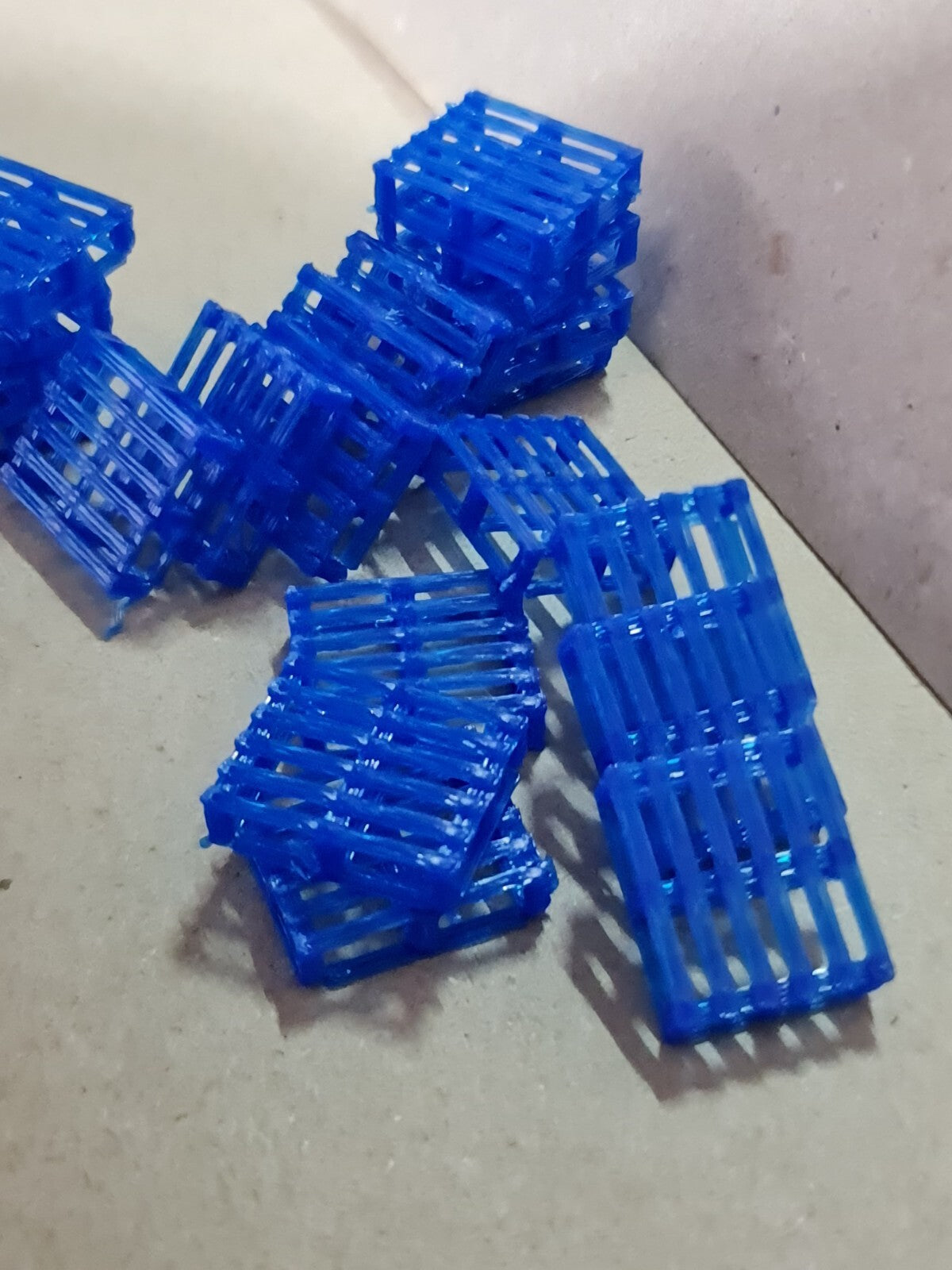 New Chep Blue Pallets OO Gauge 1:76 Scale Models Train Railway (20 Pack)