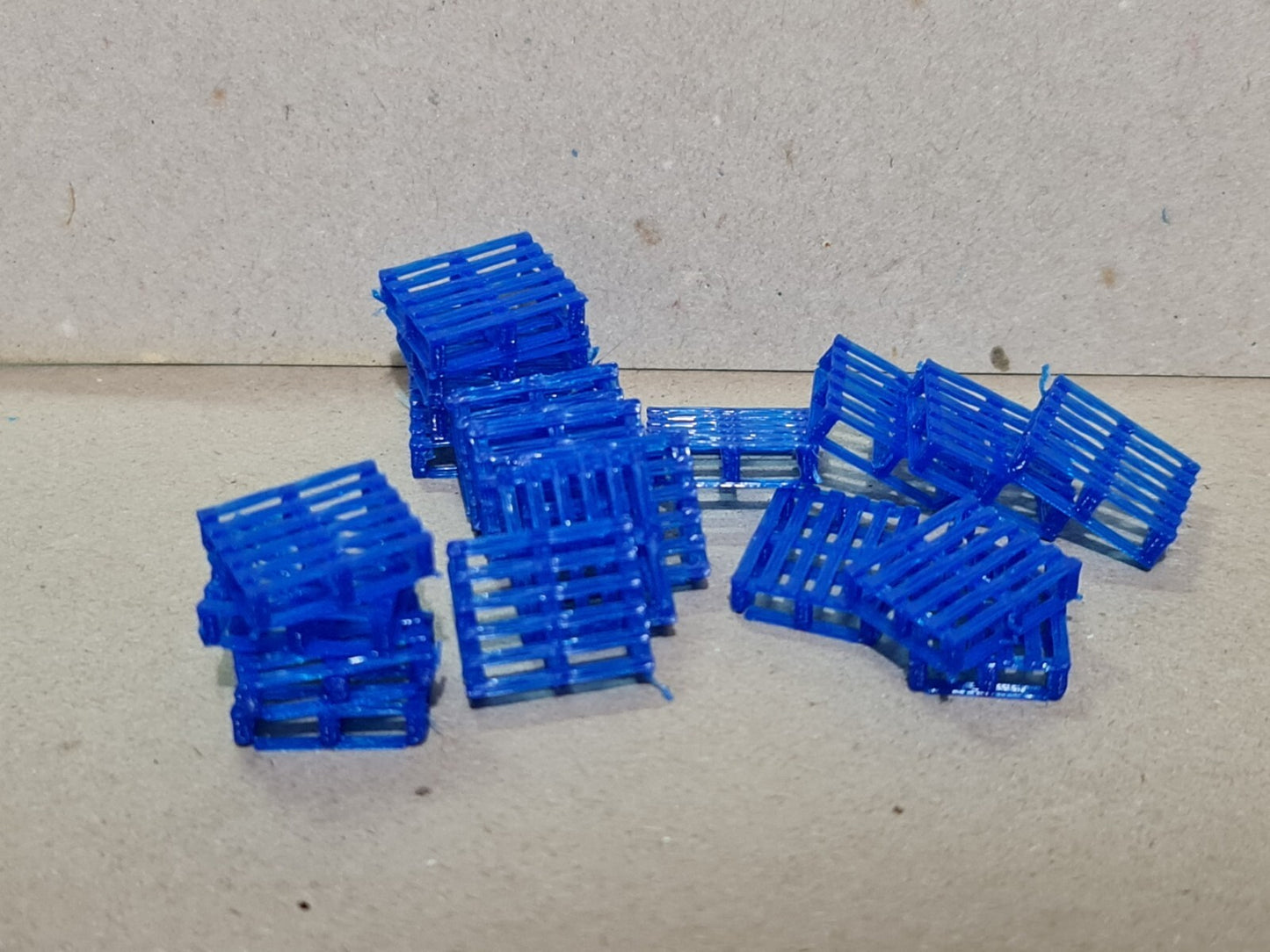 New Chep Blue Pallets OO Gauge 1:76 Scale Models Train Railway (20 Pack)