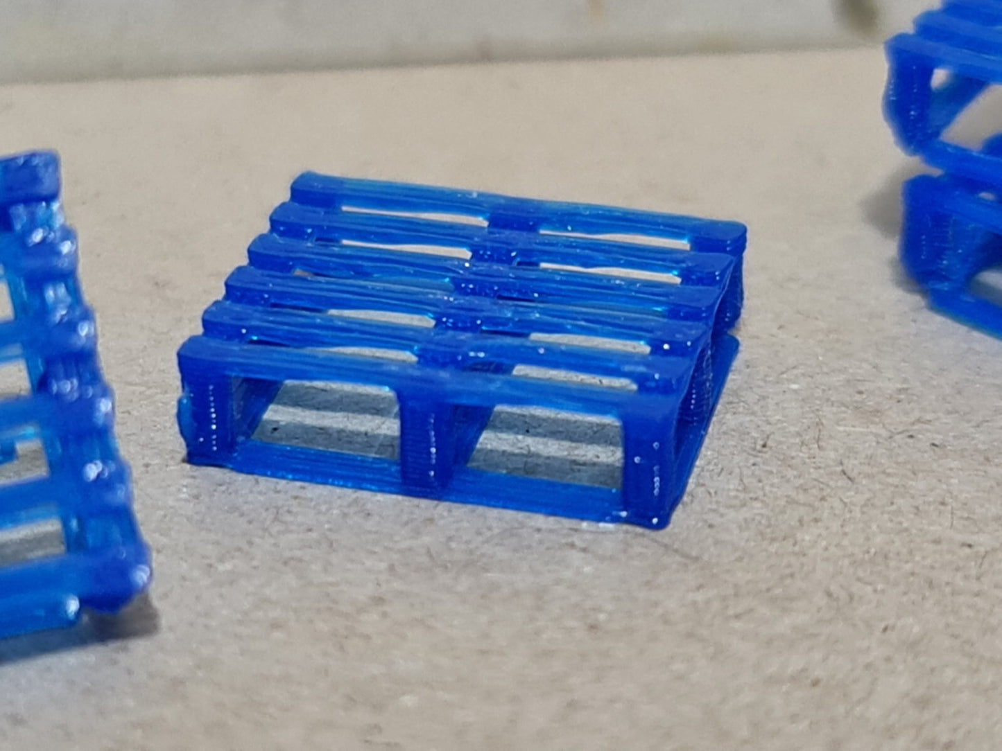 New Chep Blue Pallets OO Gauge 1:76 Scale Models Train Railway (20 Pack)