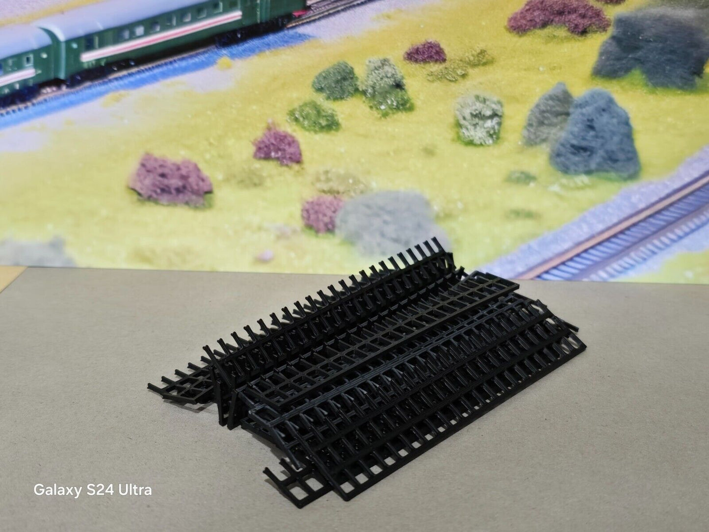 Fencing Railings OO HO Gauge New 50 Pack Black 1:76 Scale Models Train Railway