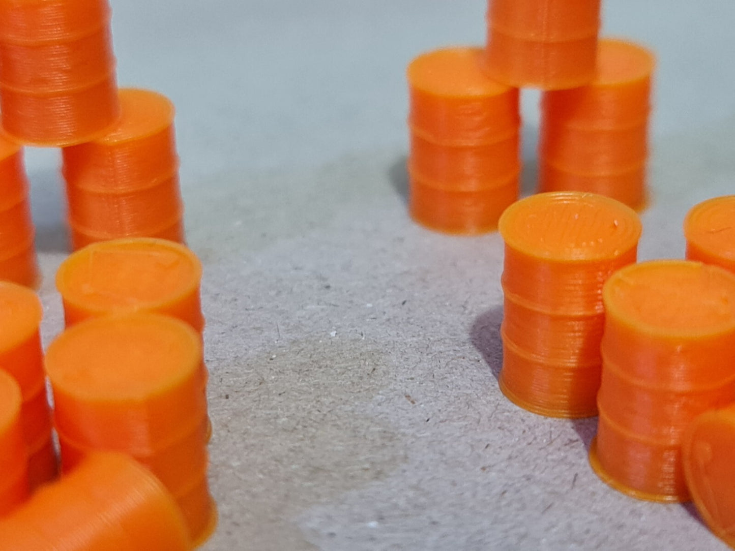 Oil Drum Barrels OO Gauge New Gulf Orange 1:76 Models Train Railway 18 Pack
