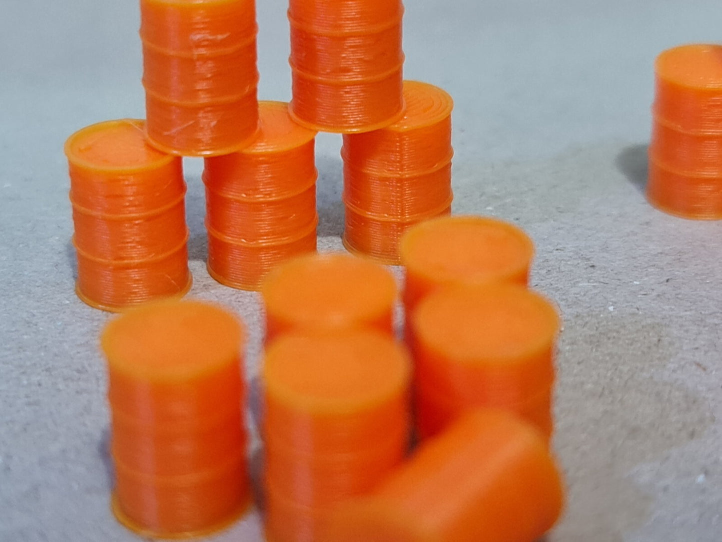 Oil Drum Barrels OO Gauge New Gulf Orange 1:76 Models Train Railway 18 Pack