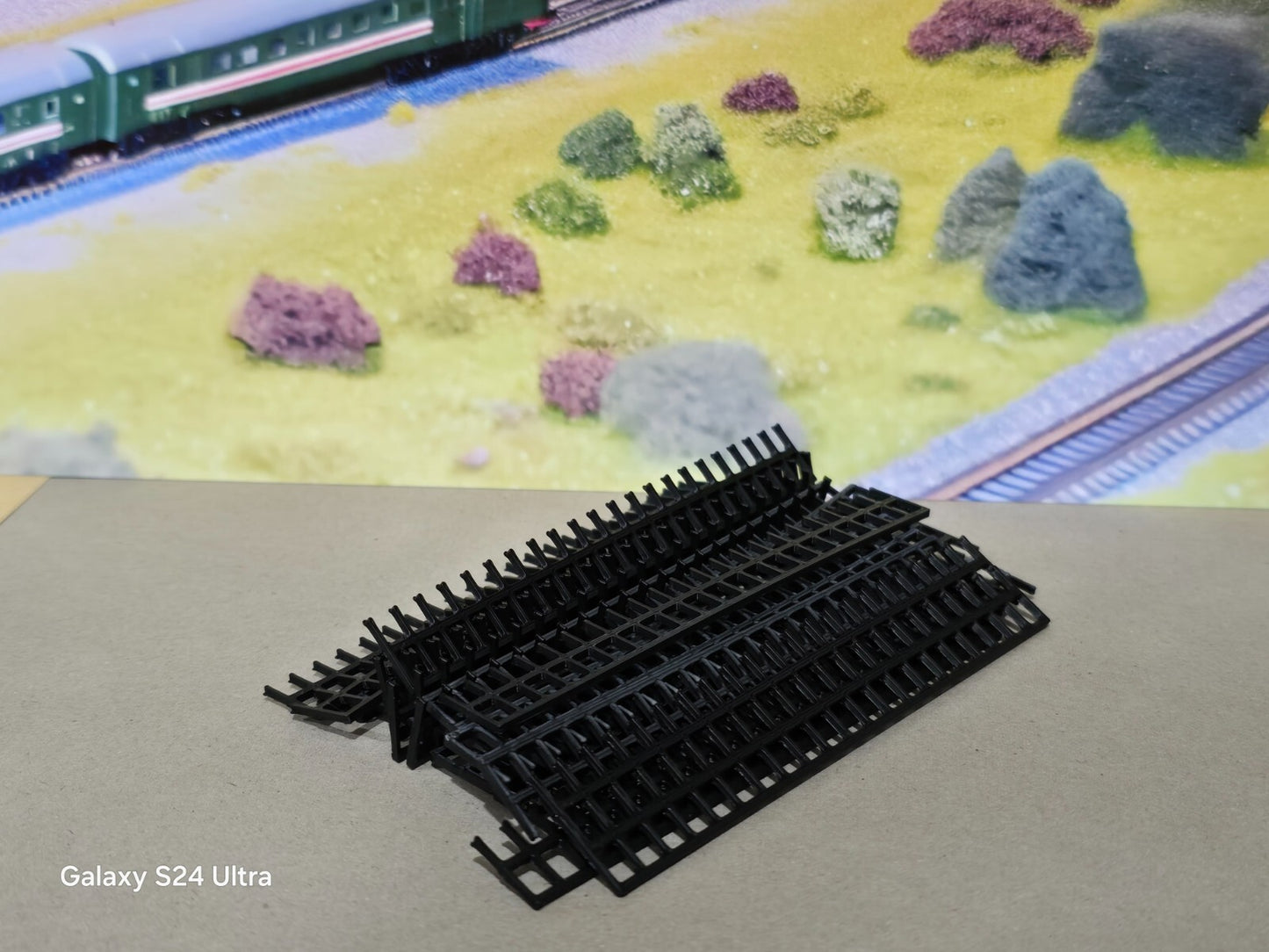 Fencing Railings OO HO Gauge New 25 Pack Black 1:76 Scale Models Train Railway