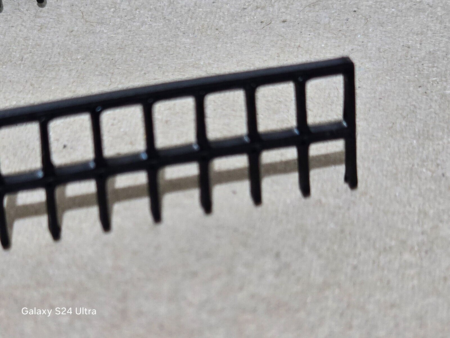 Fencing Railings OO HO Gauge New 25 Pack Black 1:76 Scale Models Train Railway