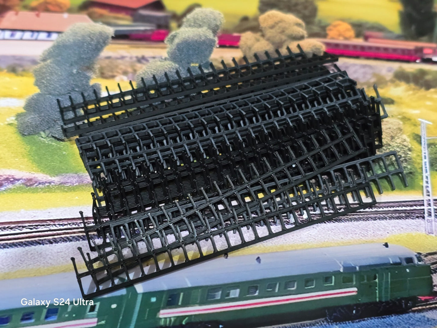 Fencing Railings OO HO Gauge New 25 Pack Black 1:76 Scale Models Train Railway