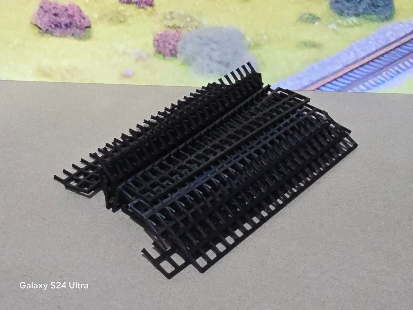 Fencing Railings OO HO Gauge New 25 Pack Black 1:76 Scale Models Train Railway