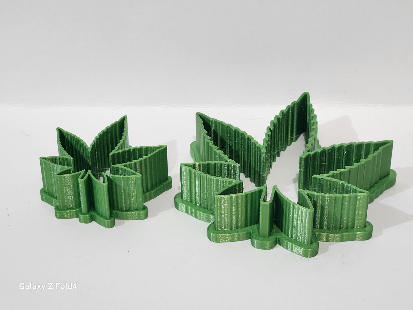 Set of 2 Weed Leaf Shaped Cookie Cutters 52 & 88mm many colours