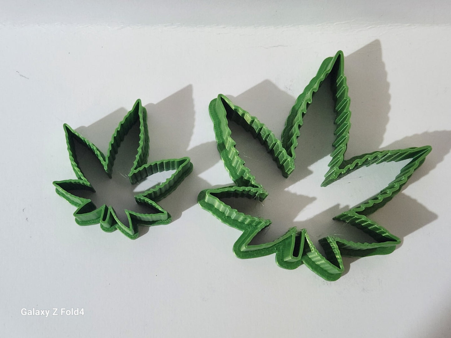 Set of 2 Weed Leaf Shaped Cookie Cutters 52 & 88mm many colours