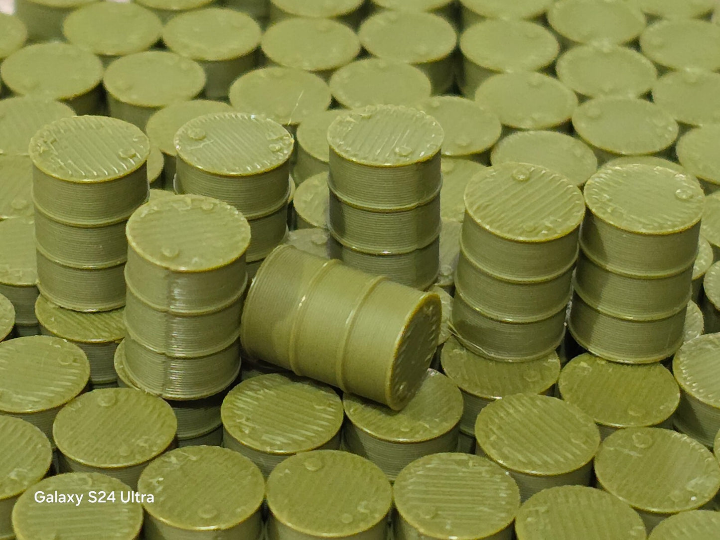 Oil Drum Barrels OO Gauge Army Green 1:76 Scale Models Train Railway 100 Pack