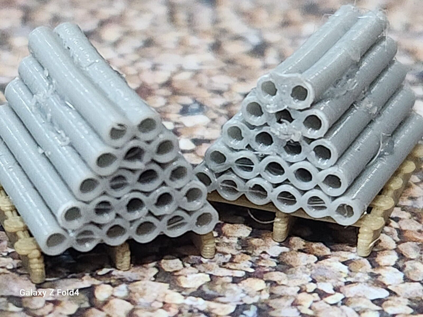 1:76 Scale OO Gauge Model Railway Pallets with Pipes Scenery and Accessories