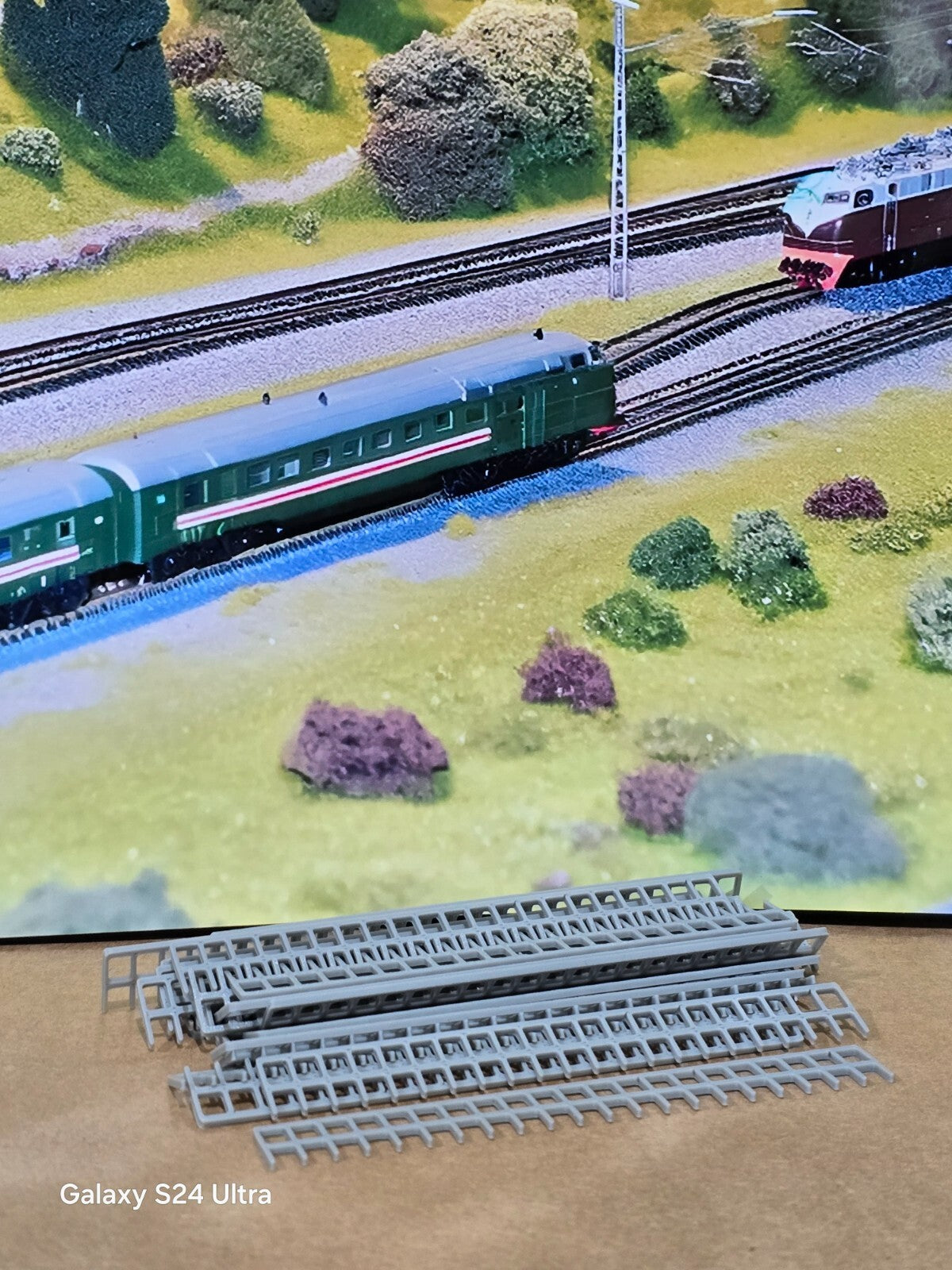 Fencing Railings OO HO Gauge New 50 Pack Grey 1:76 Scale Models Train Railway