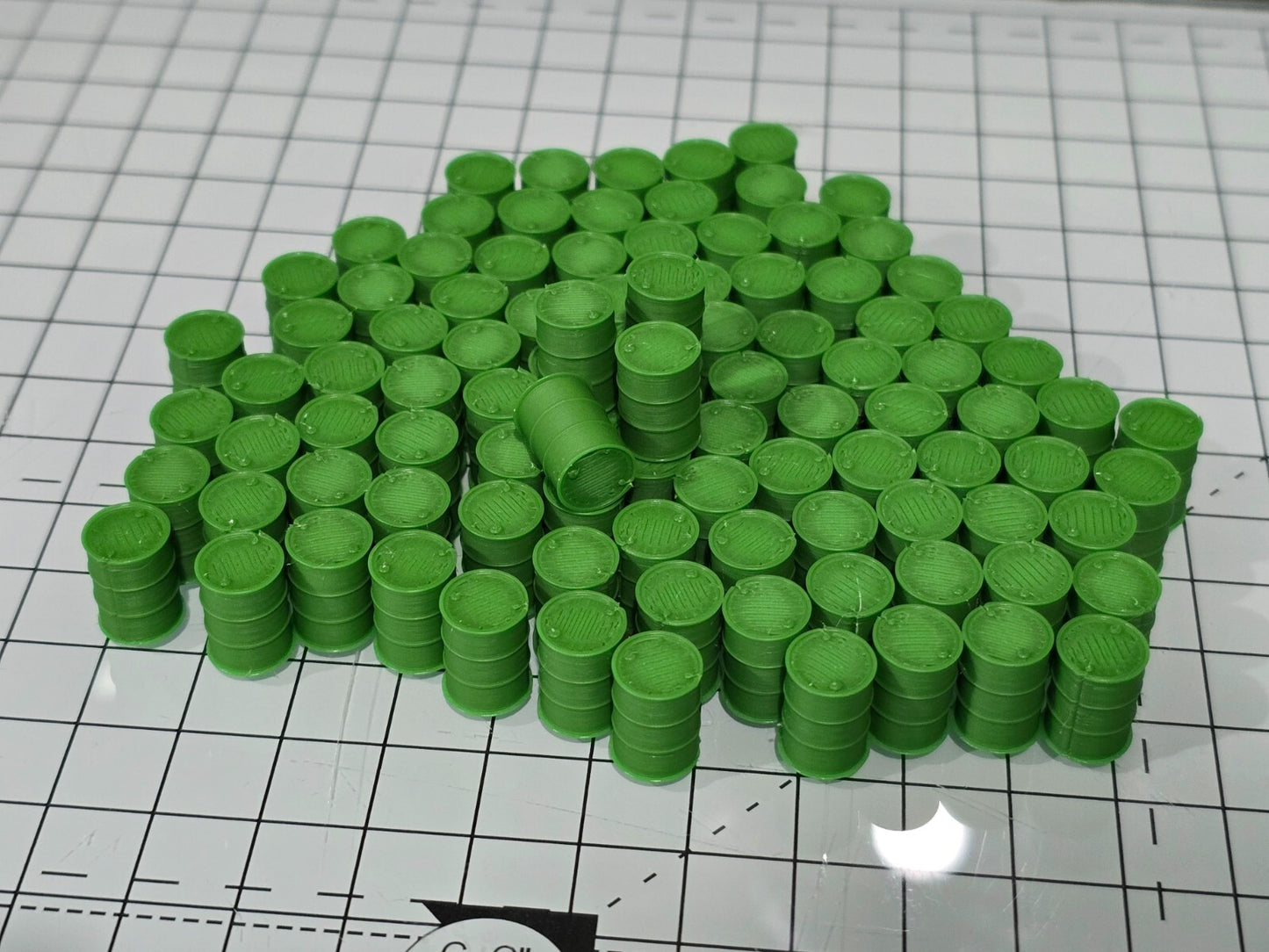 Oil Drum Barrels OO Gauge Green 1:76 Scale Models Train Railway 100 Pack