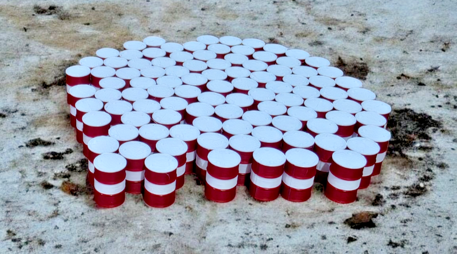Oil Drum Barrels OO Gauge 1:76 Scale Pack of 50 Dark Red & White Esso Style