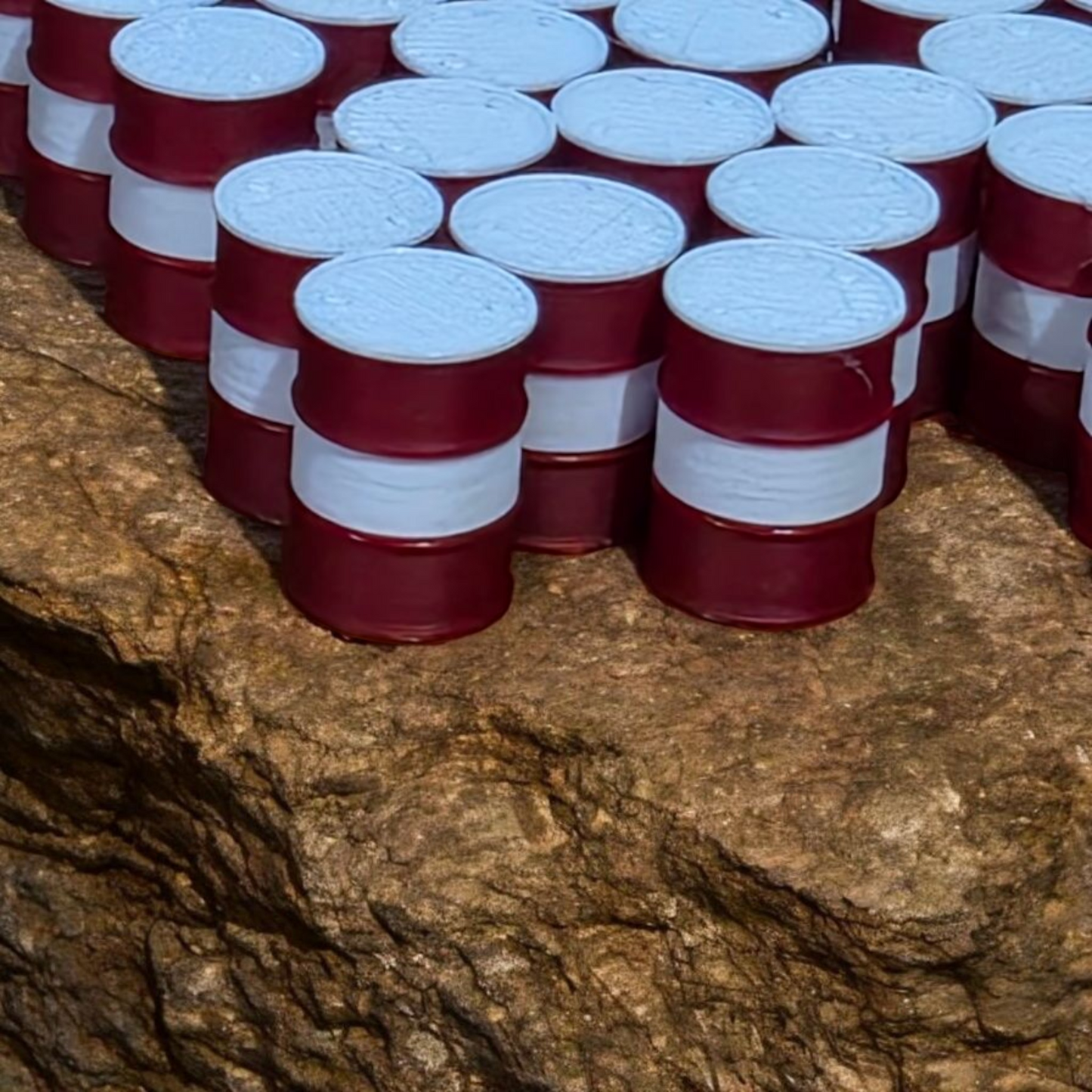 Oil Drum Barrels OO Gauge 1:76 Scale Pack of 100 Dark Red & White Esso Style