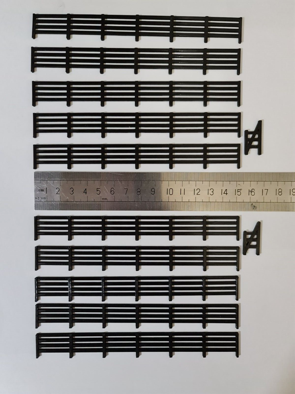 Fencing Railings OO HO New 10 Pack Black Gauge 1:76 Scale Models Train Railway