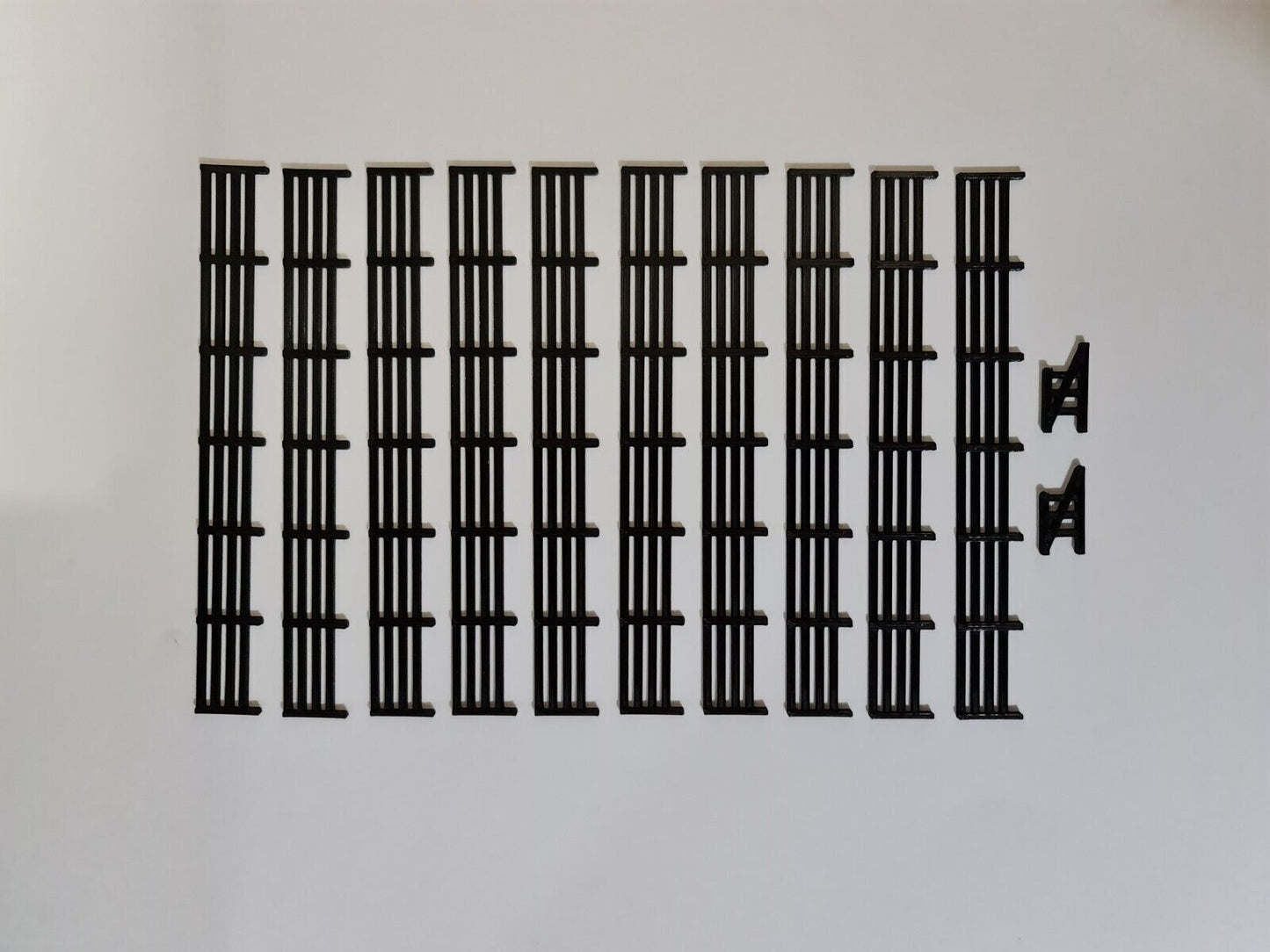 Fencing Railings OO HO New 10 Pack Black Gauge 1:76 Scale Models Train Railway