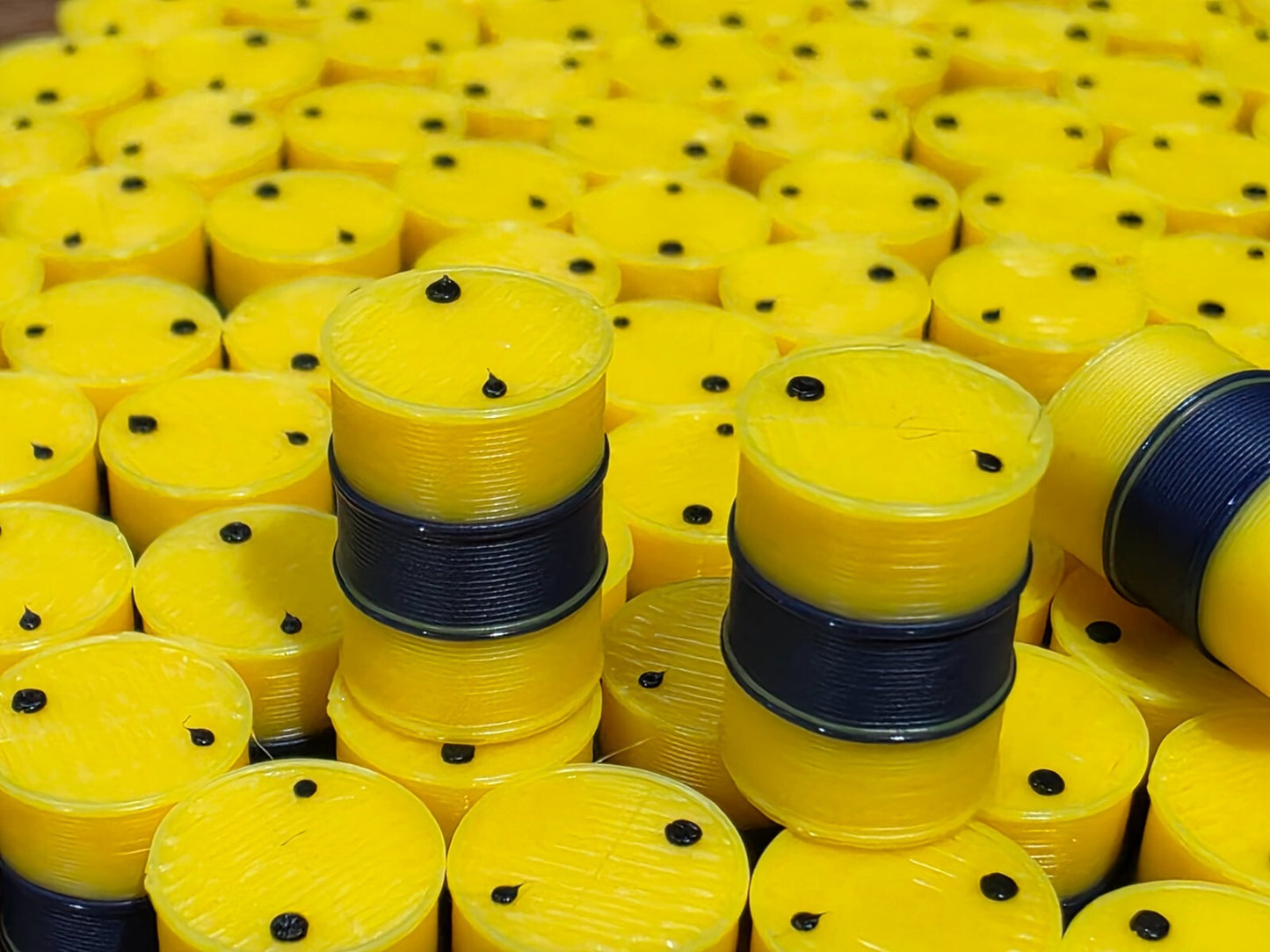 Oil Drum Barrels OO Gauge 50 x Yellow-Blue Duckhams Oils Style Model Scenery