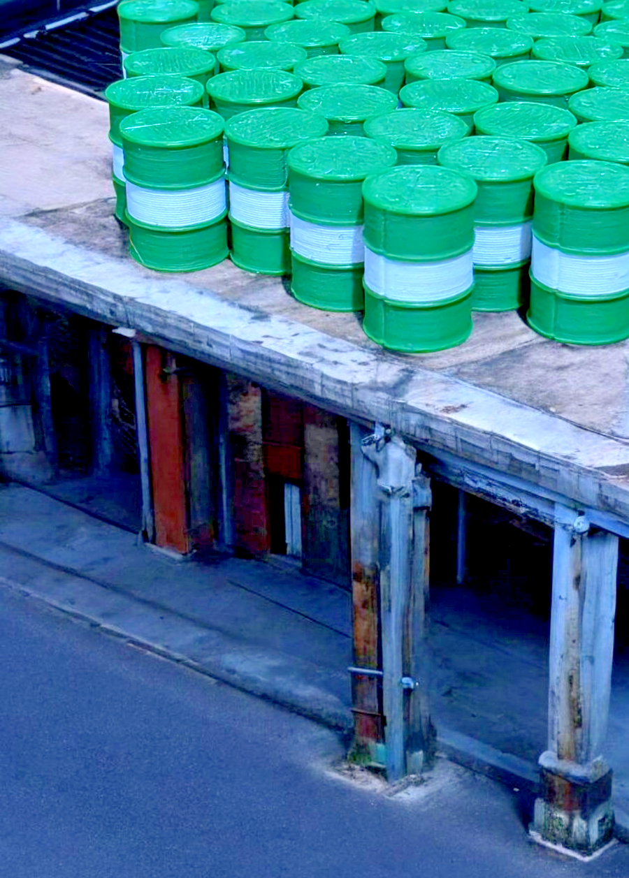 Oil Drum Barrels OO Gauge 50 x Green & White Castrol Style Model Scenery