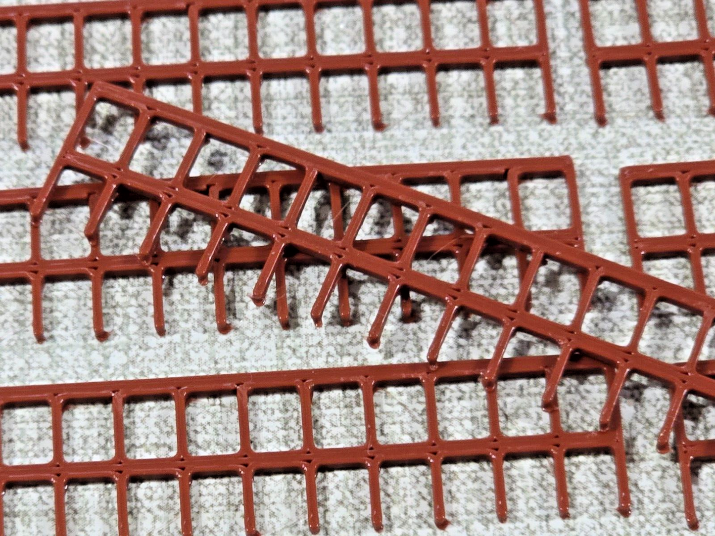 Fencing Railings OO HO Gauge New 25 Pack Red Oxide 1:76 Scale Models Railway