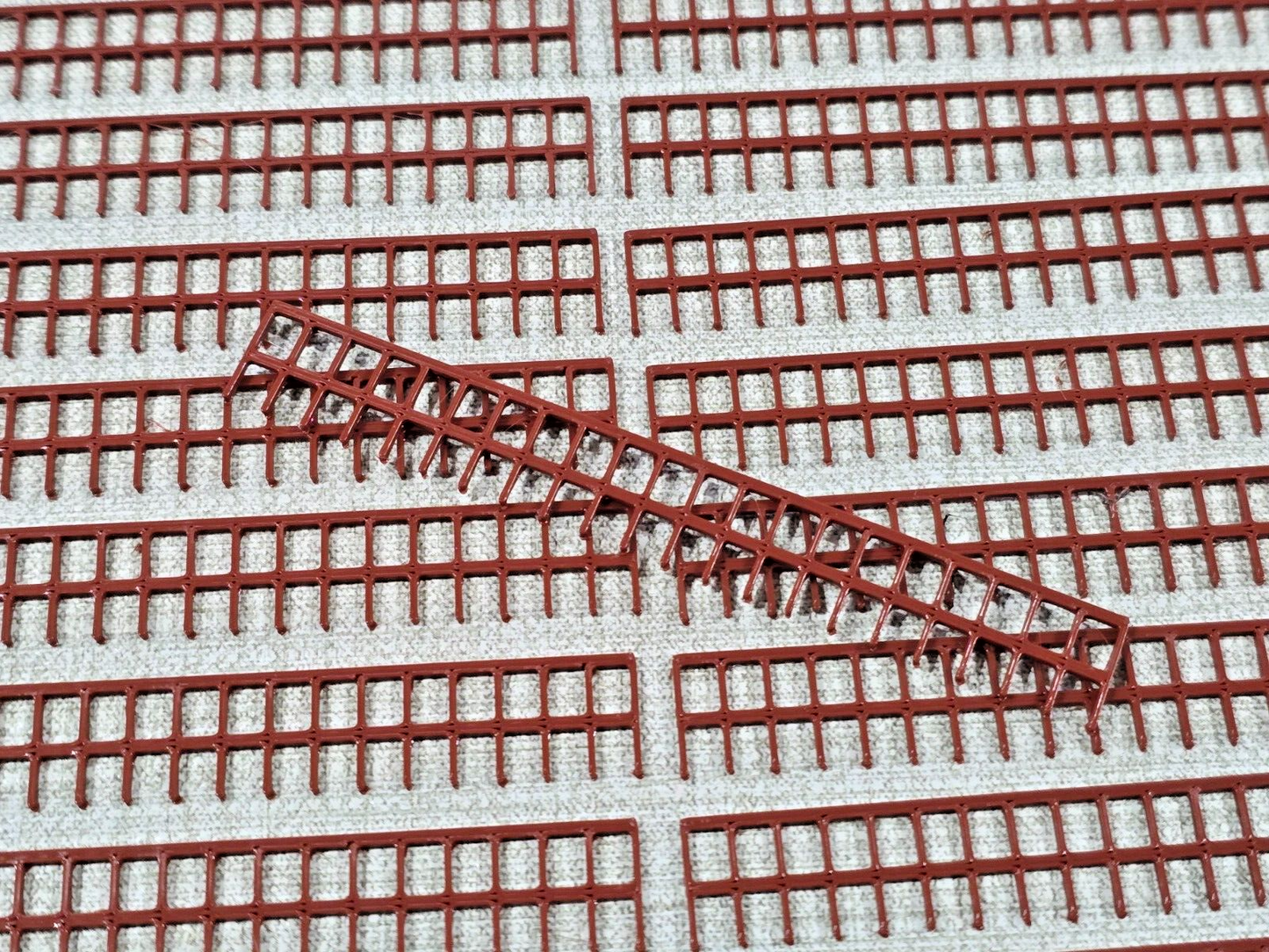 Fencing Railings OO HO Gauge New 25 Pack Red Oxide 1:76 Scale Models Railway