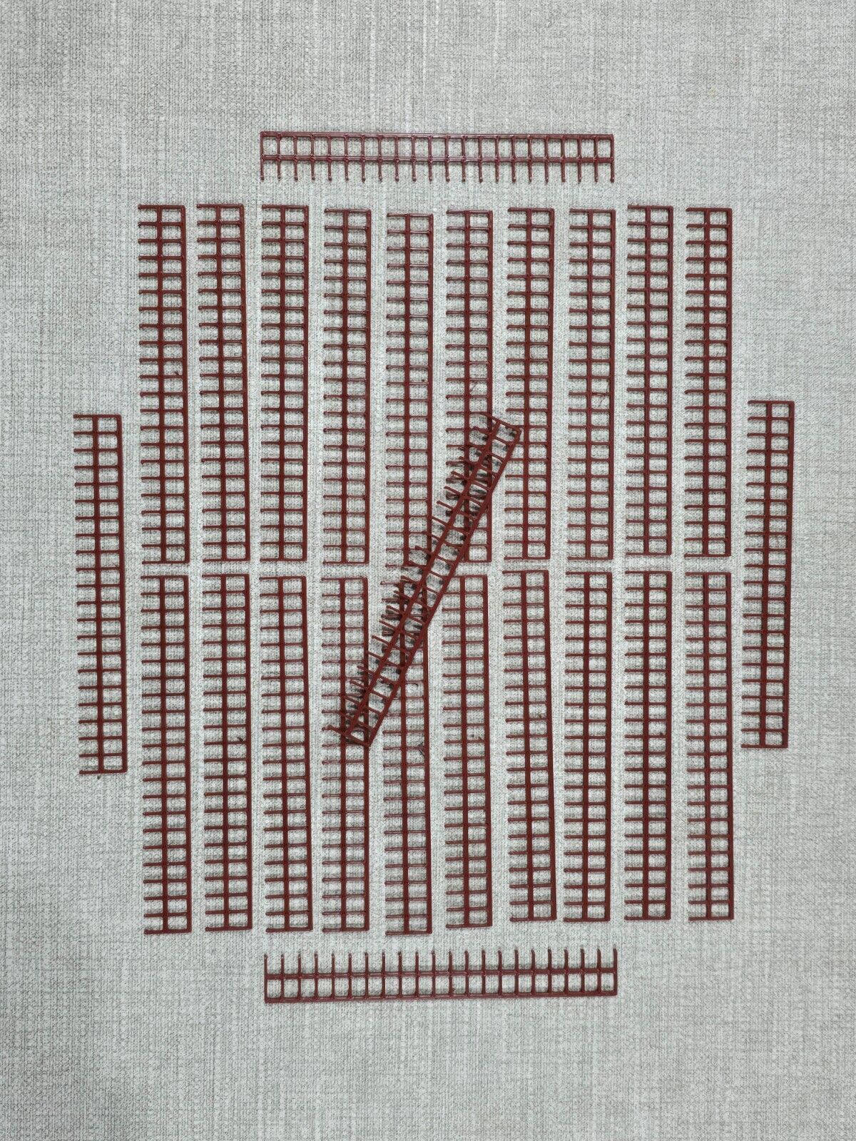 Fencing Railings OO HO Gauge New 25 Pack Red Oxide 1:76 Scale Models Railway