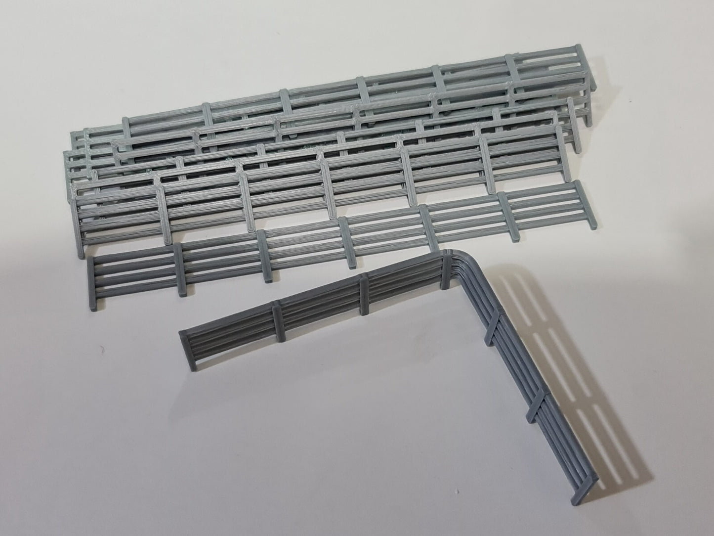 Fencing Railings OO HO New 20 Pack Brown Gauge 1:76 Scale Models Train Railway