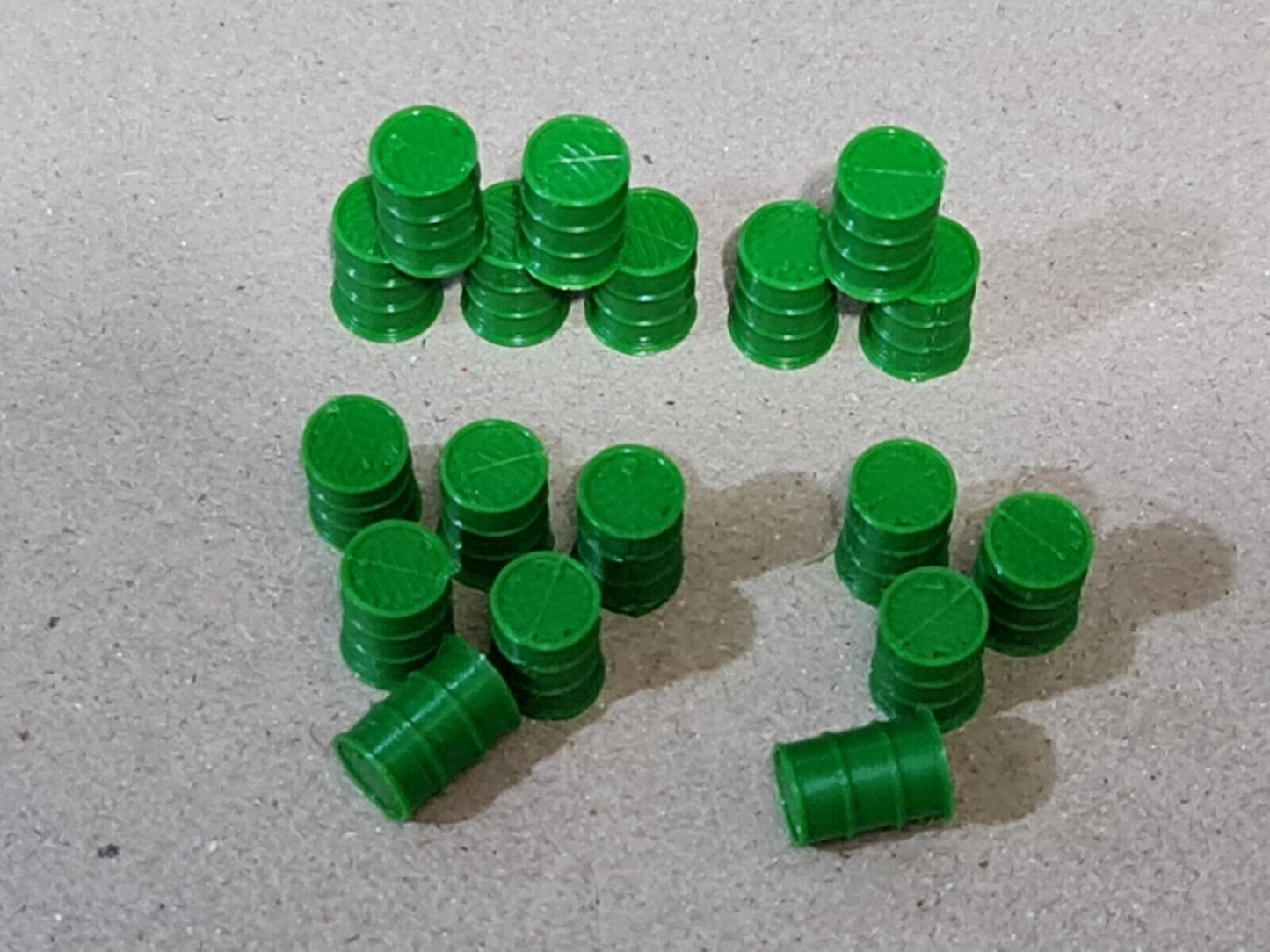 Oil Drum Barrels OO HO Gauge New Green 1:76 Scale Models Train Railway 18 Pack