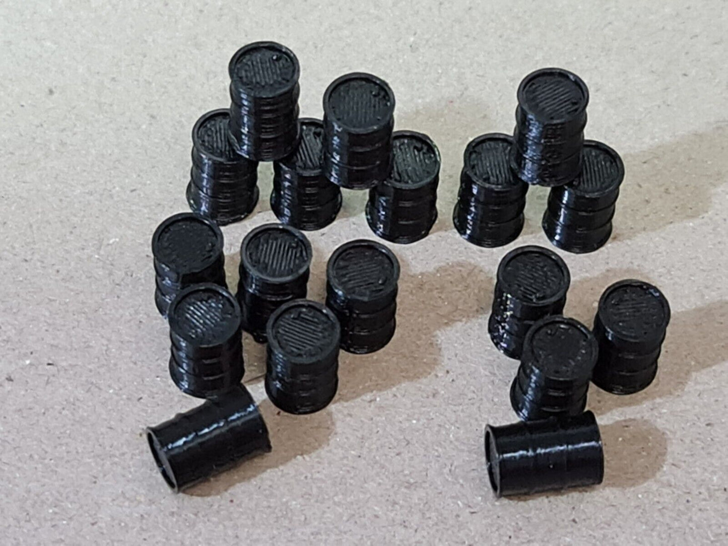 Oil Drum Barrels OO HO Gauge New Black 1:76 Scale Models Train Railway 18 Pack