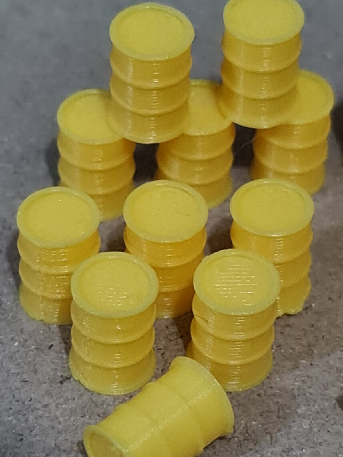 Oil Drum Barrels OO HO Gauge New Yellow 1:76 Scale Models Train Railway 18 Pack