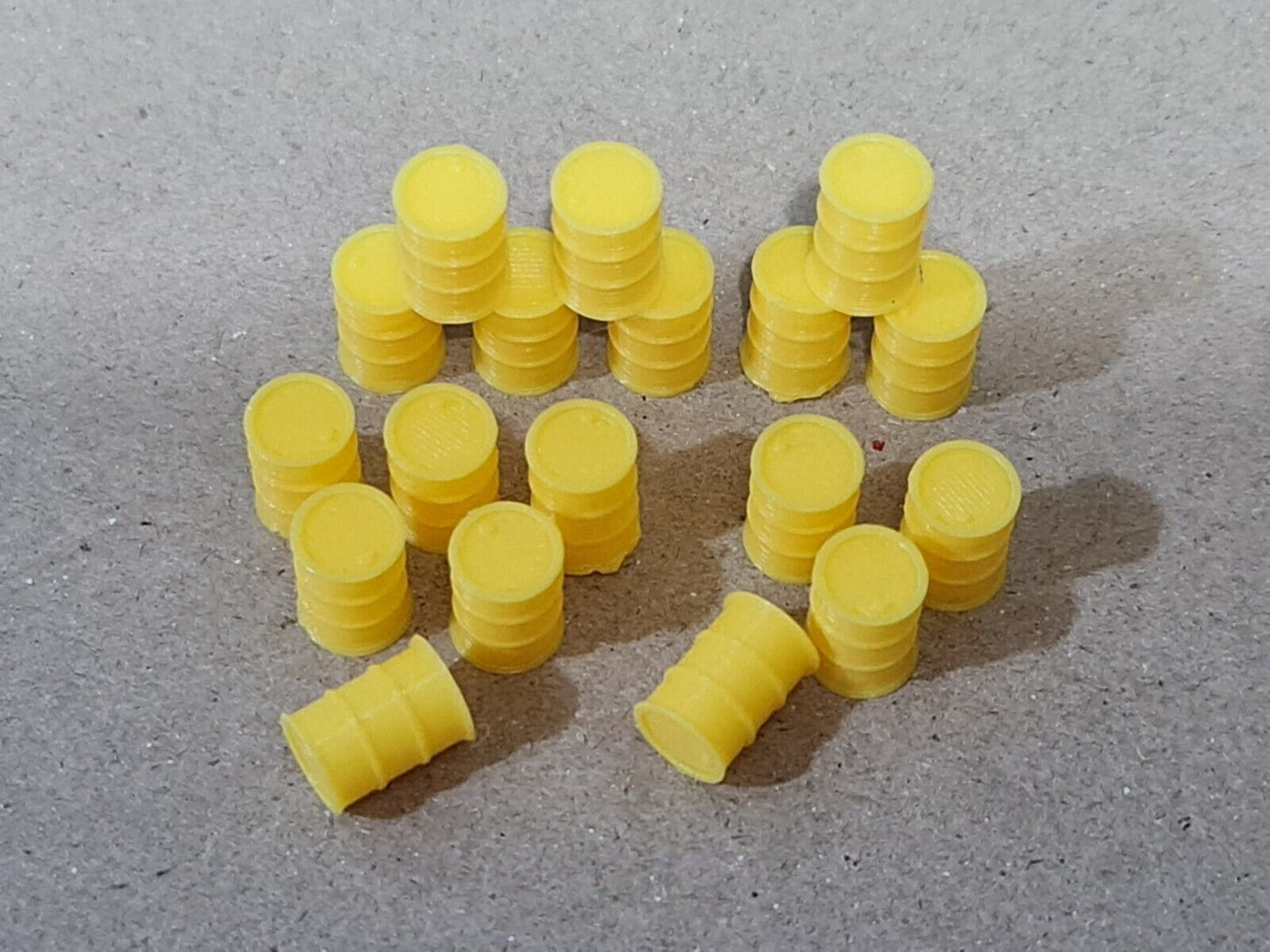 Oil Drum Barrels OO HO Gauge New Yellow 1:76 Scale Models Train Railway 18 Pack