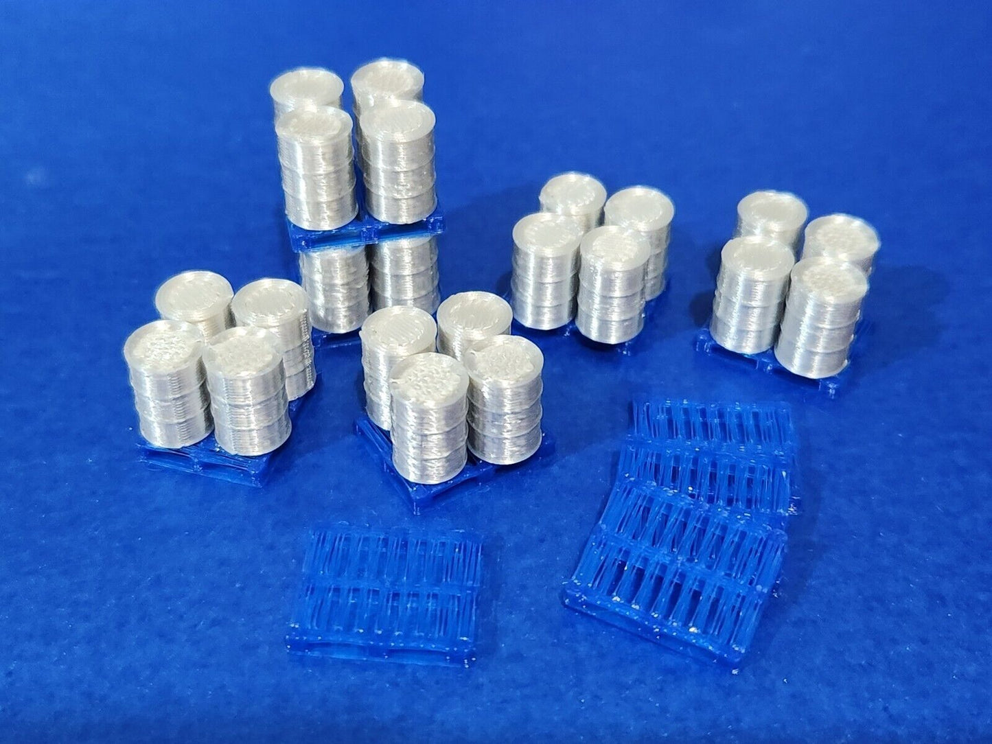 Oil Drum Barrels OO Gauge Aluminium 24 Pack + 10 Chep Blue Pallets Model Railway