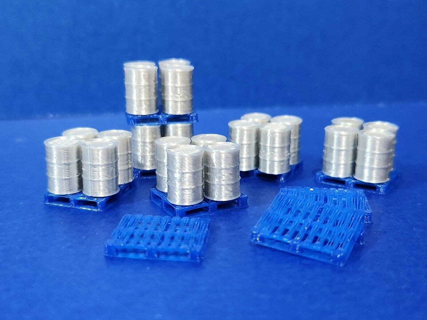 Oil Drum Barrels OO Gauge Aluminium 24 Pack + 10 Chep Blue Pallets Model Railway