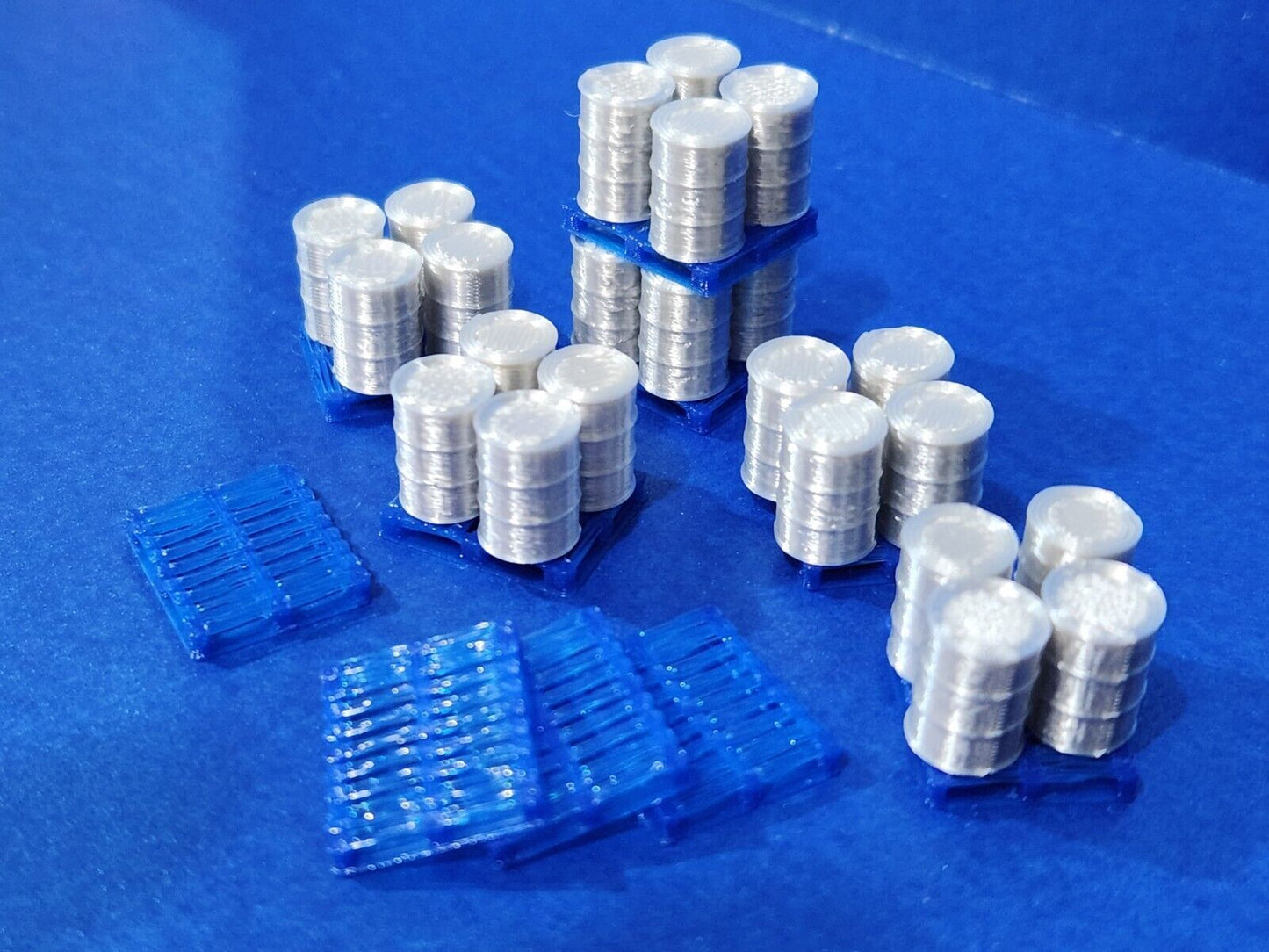 Oil Drum Barrels OO Gauge Aluminium 24 Pack + 10 Chep Blue Pallets Model Railway