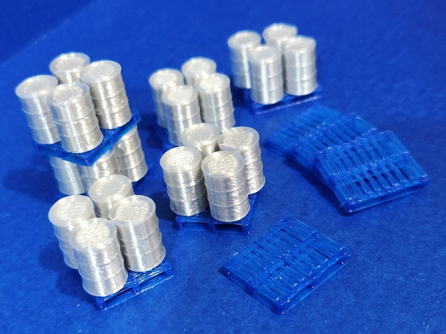 Oil Drum Barrels OO Gauge Aluminium 24 Pack + 10 Chep Blue Pallets Model Railway