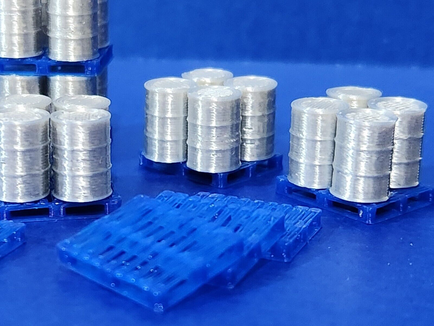 Oil Drum Barrels OO Gauge Aluminium 24 Pack + 10 Chep Blue Pallets Model Railway