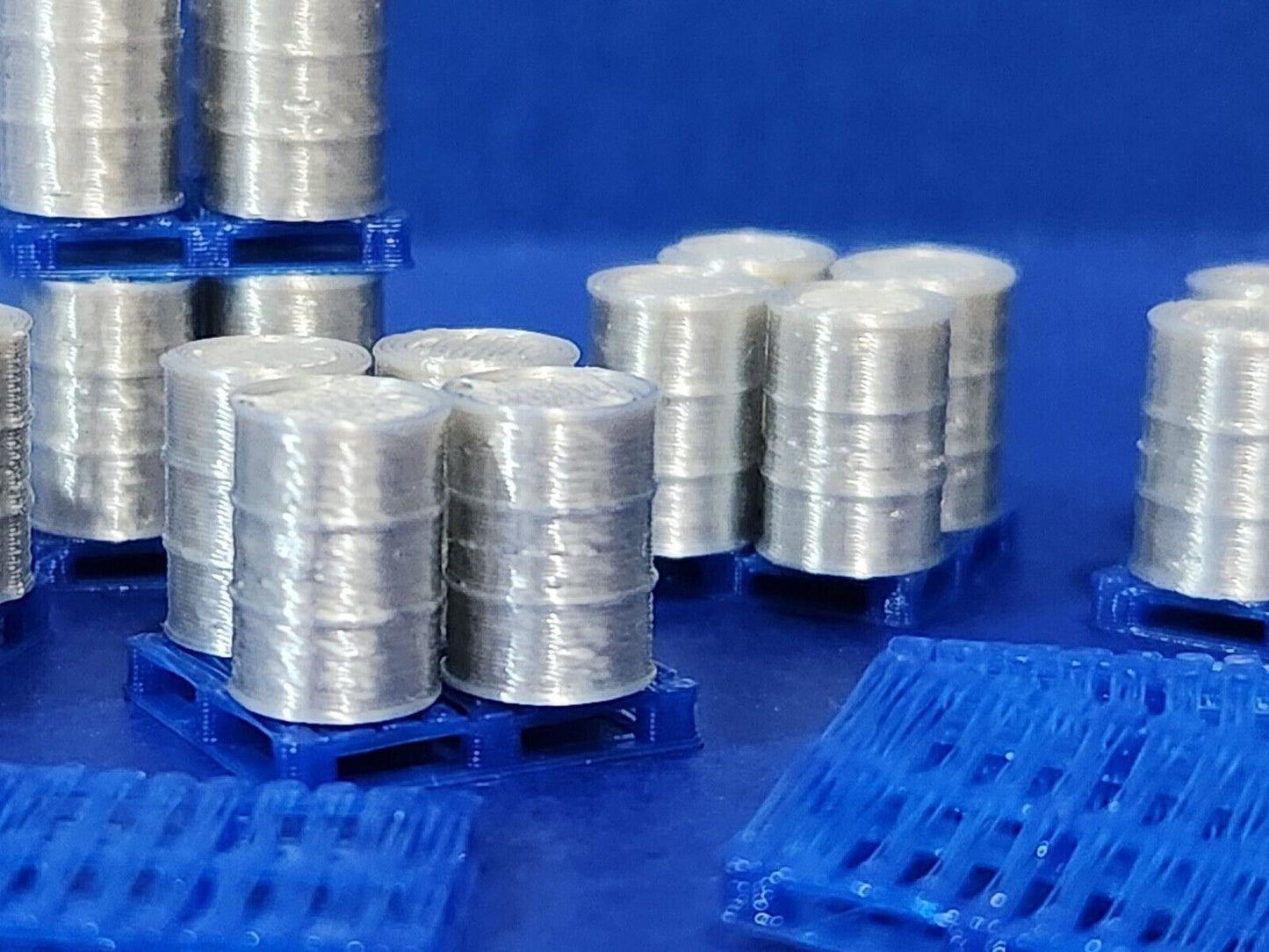 Oil Drum Barrels OO Gauge Aluminium 24 Pack + 10 Chep Blue Pallets Model Railway