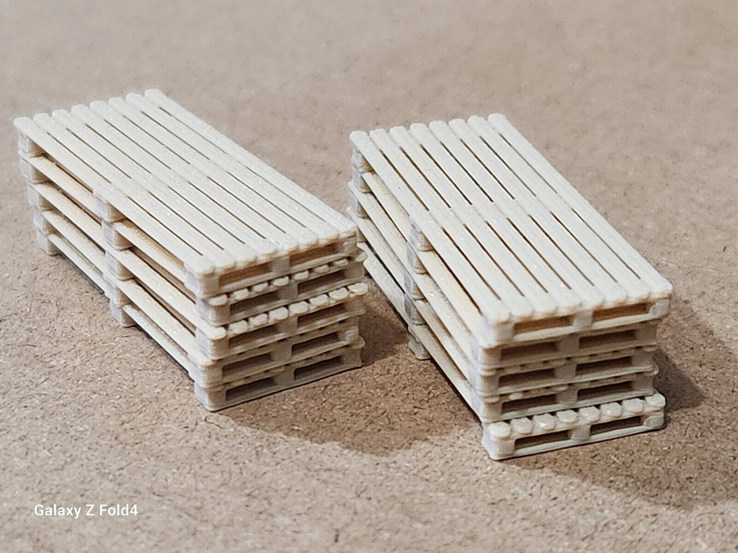 New OO HO Gauge 10pc 2.4m Large Wooden Pallets Model Train Railway Freight 1:76