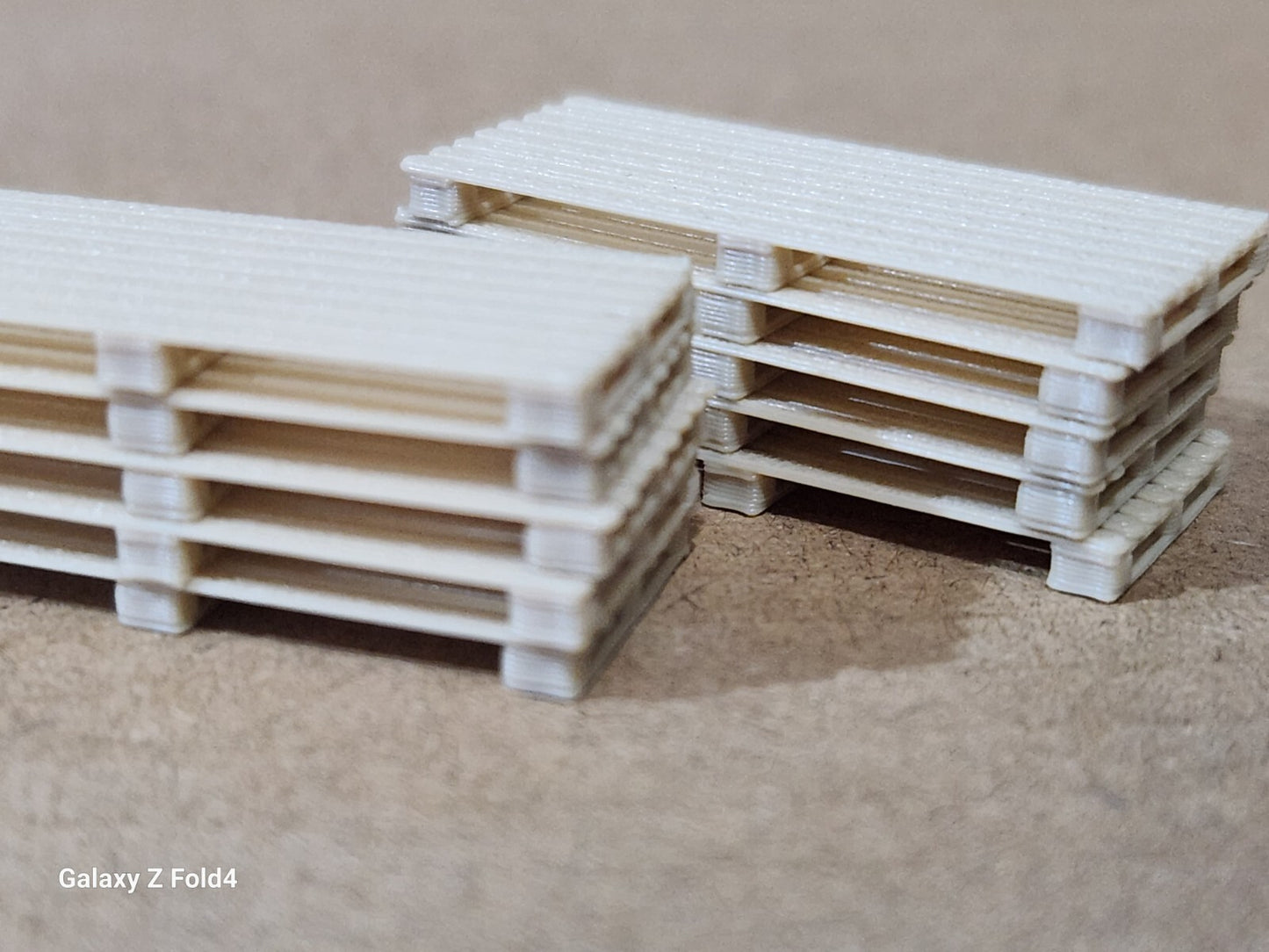 New OO HO Gauge 10pc 2.4m Large Wooden Pallets Model Train Railway Freight 1:76