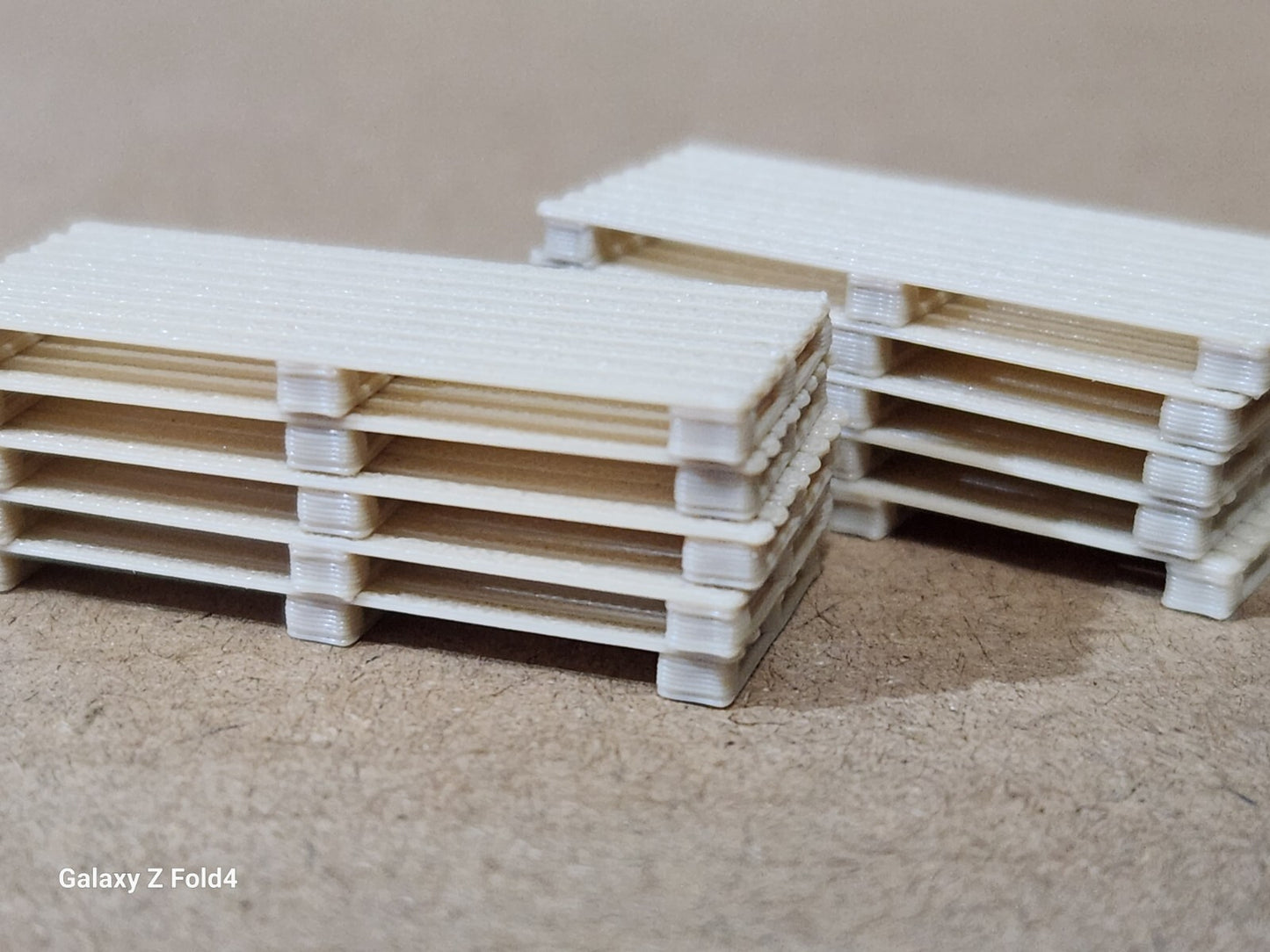 New OO HO Gauge 10pc 2.4m Large Wooden Pallets Model Train Railway Freight 1:76