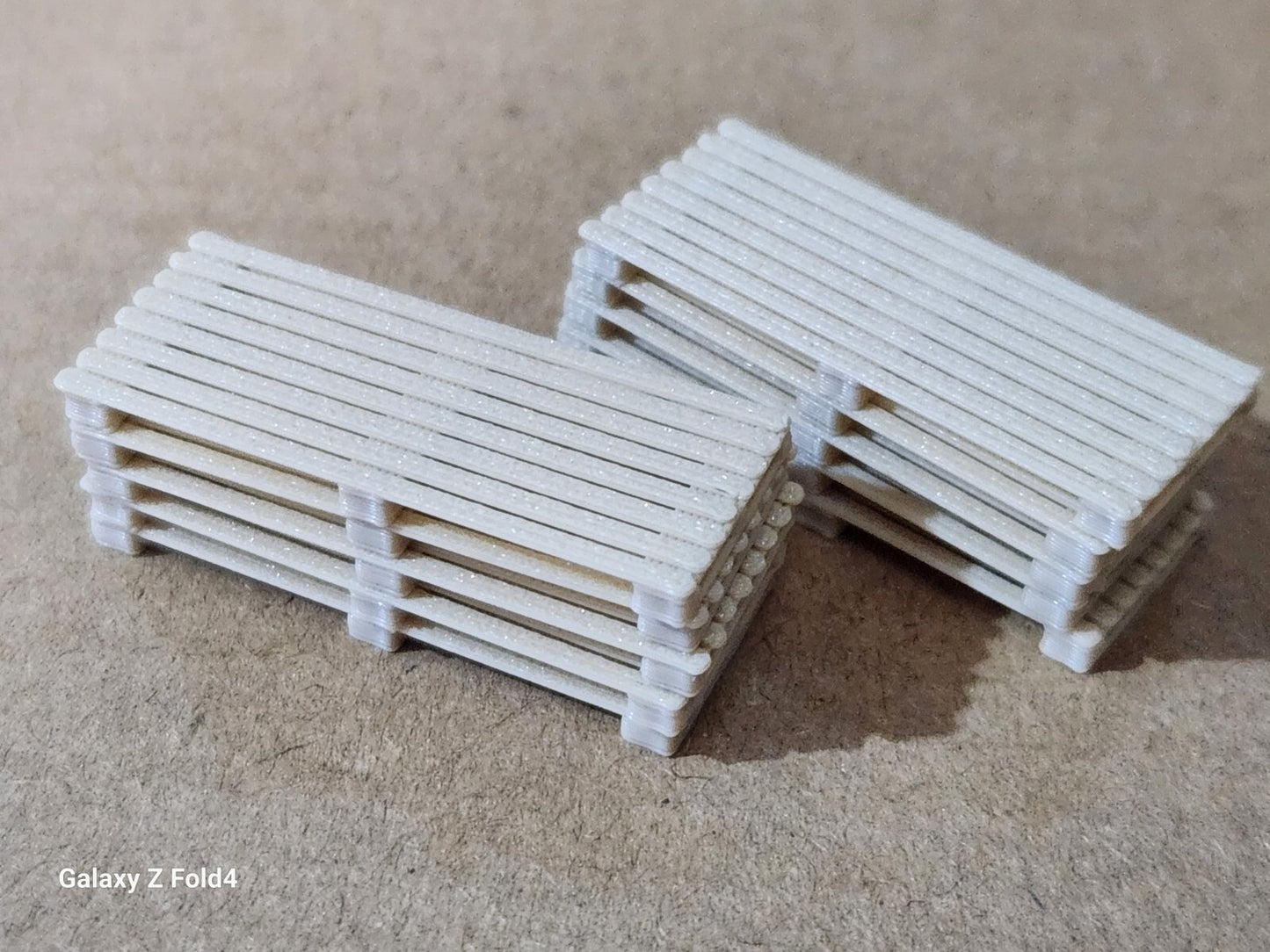 New OO HO Gauge 10pc 2.4m Large Wooden Pallets Model Train Railway Freight 1:76