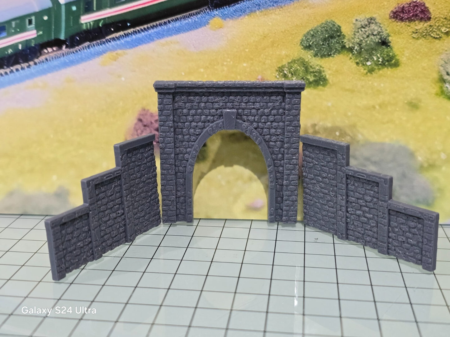 Z Gauge Tunnel Single Track Stone Portal Model Railway Train Layout 1:220 Scale