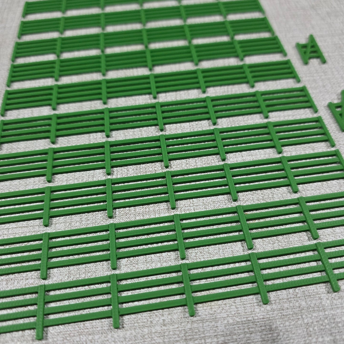 Fencing Railings New 10 to 100 Pack ALL Colours TT Gauge 1:120 Models Railway