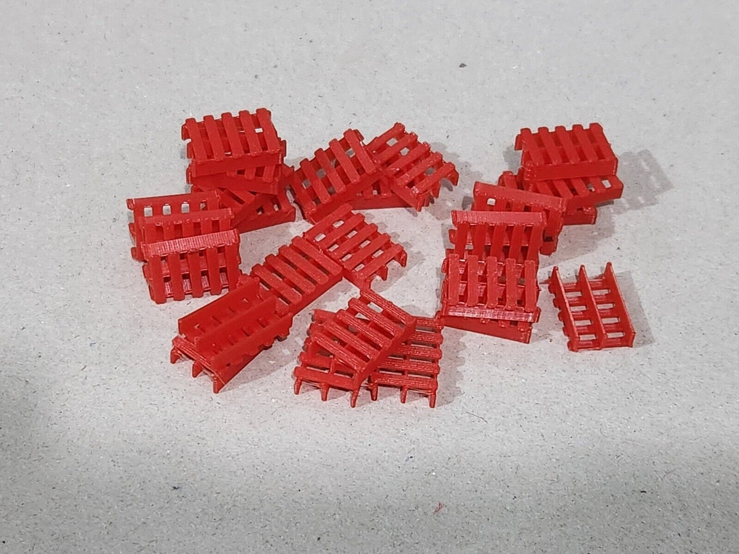 Red LPR PRO80 La Palette Rouge Pallets Pack 25 OO Gauge 1:76 Scale Model Railway