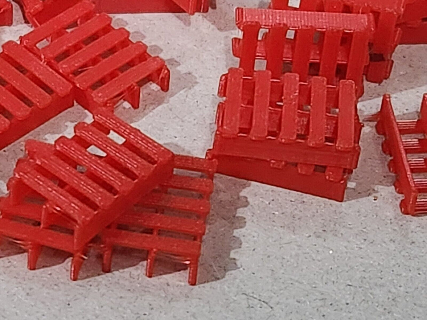 Red LPR PRO80 La Palette Rouge Pallets Pack 25 OO Gauge 1:76 Scale Model Railway