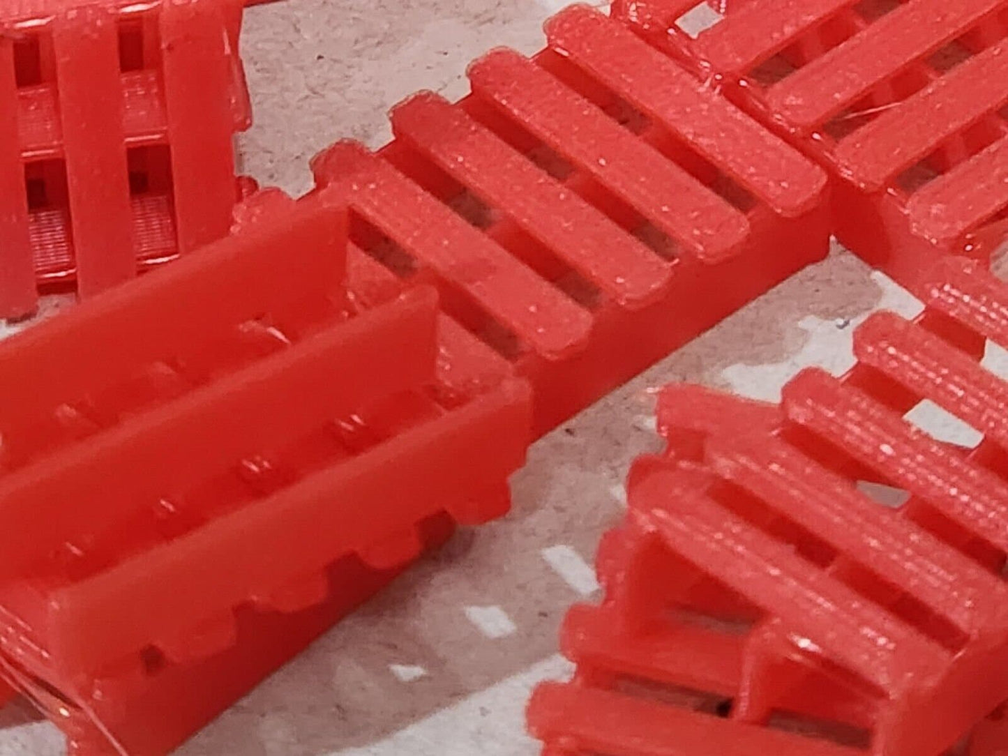 Red LPR PRO80 La Palette Rouge Pallets Pack 25 OO Gauge 1:76 Scale Model Railway